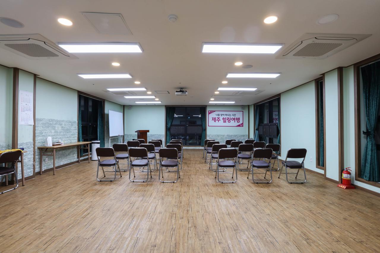 Casa De Vivaldi Hotel Seogwipo Exterior foto